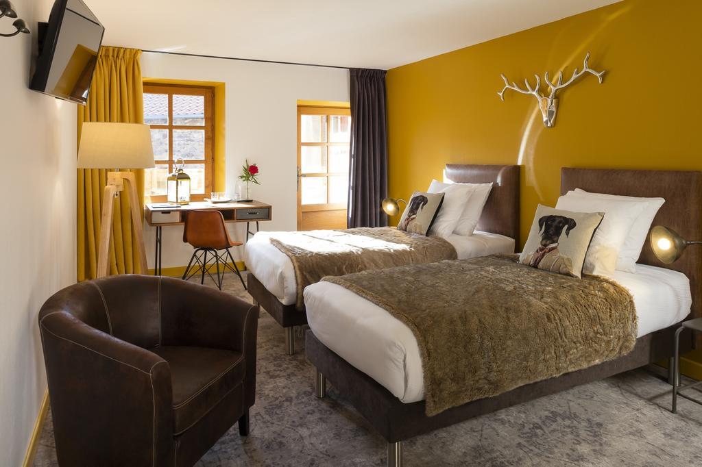 Contact Hotels Le Savigny & Spa Blacé Dış mekan fotoğraf